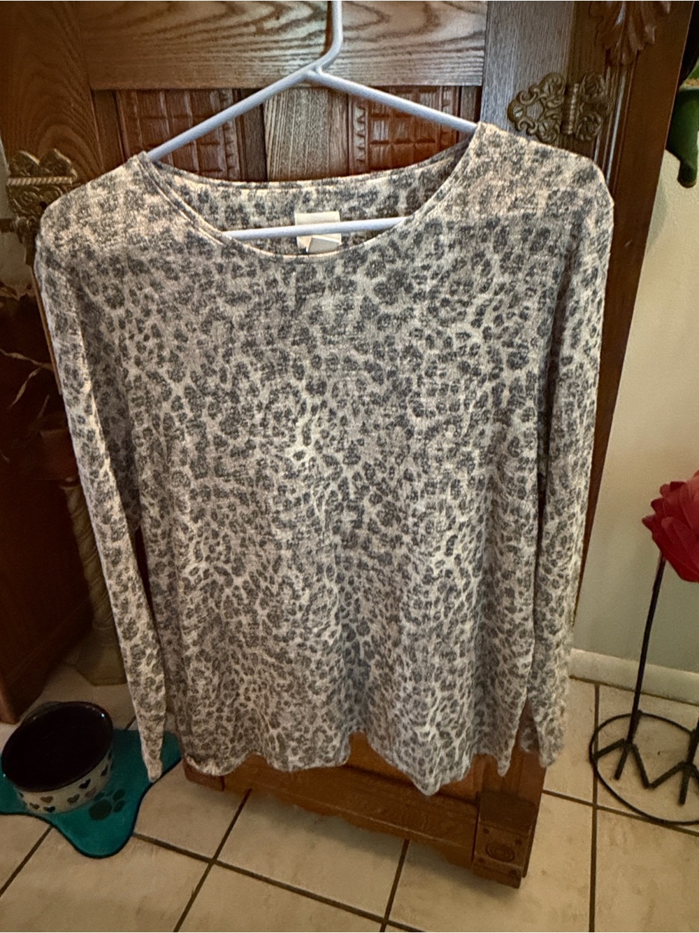 Chico's Gray Leopard-Print Long Sleeve Top-very lightweight